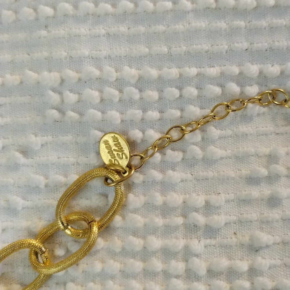 Susan Shaw Gold Bee Pendant Necklace - ONLY Wore Once - Picture 3 of 8